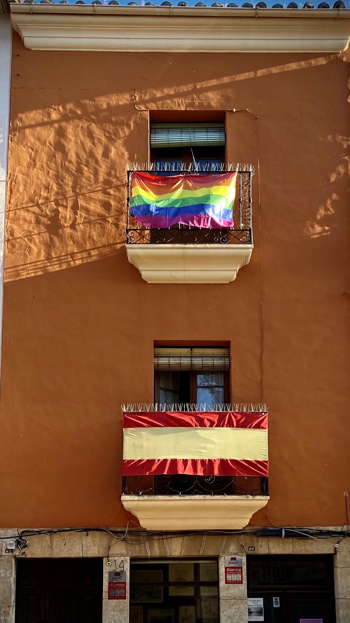 Balcones orgullo Español y gay