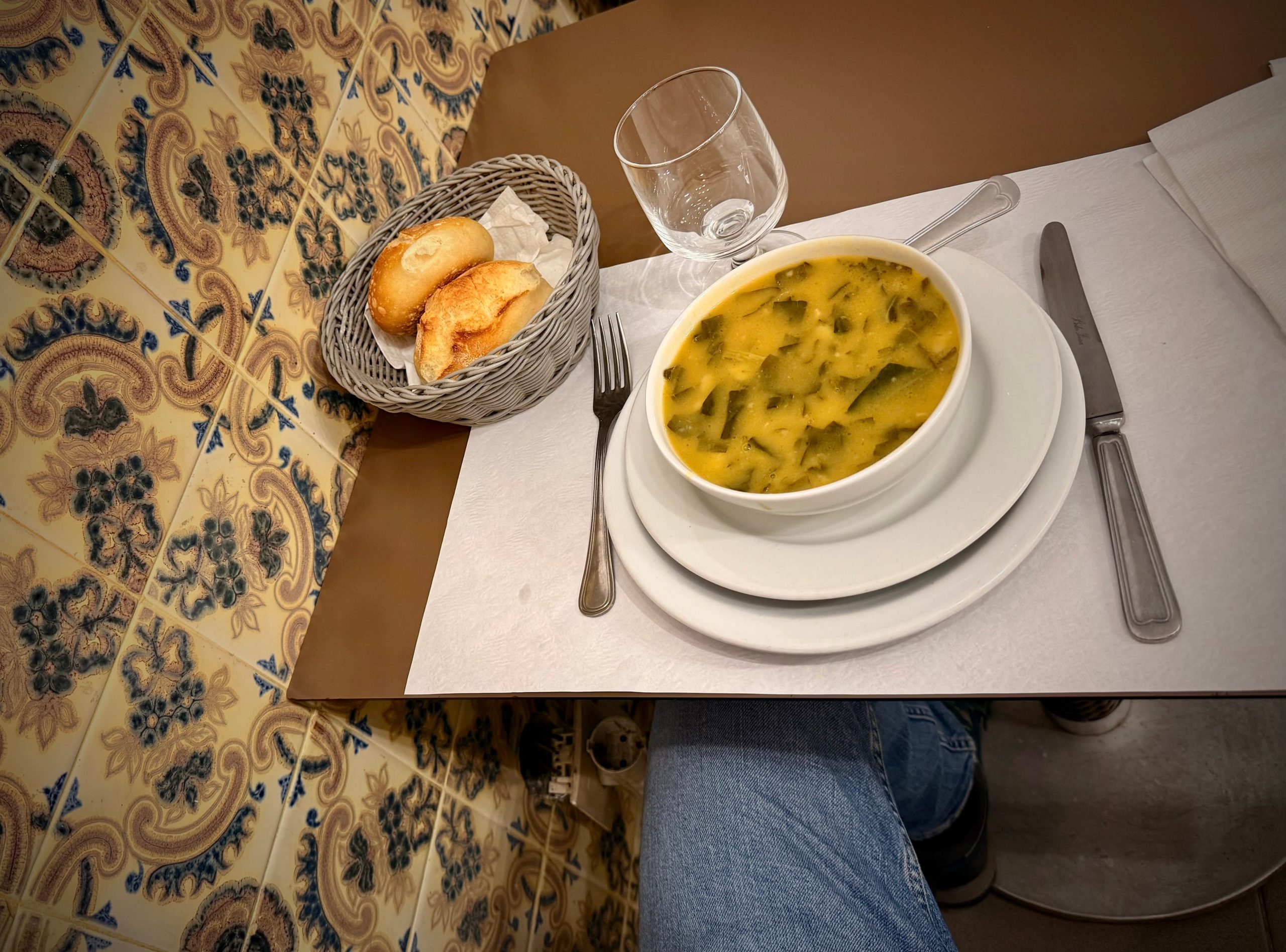 Caldo con grelos en Taberna de Sandra